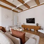 Modern Apartment In The Heart Of The Old Town